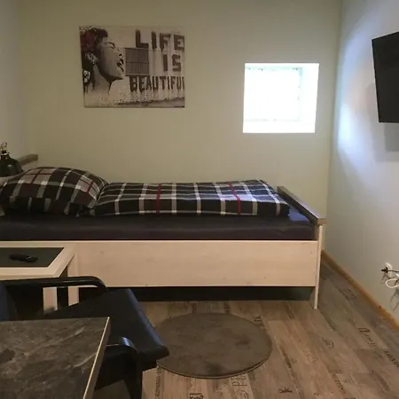 Mit 4 Preisgunstigen Einzelzimmern Fur Handwerker Und Monteure Im Suden Von Hamburg - B48491 Apartman *